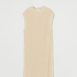 Rib-knit Sweater vest with slits